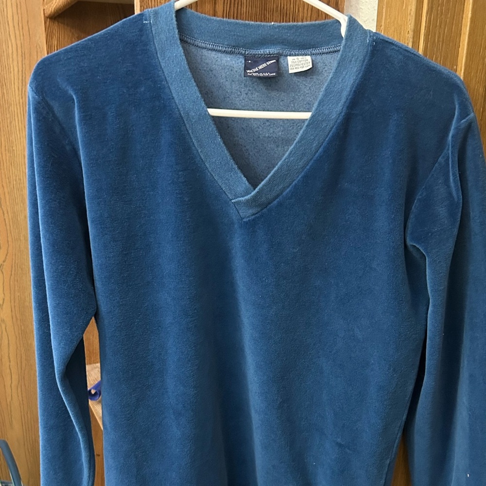 Men’s vintage velour top (unisex?). Pretty blue color. Never worn.